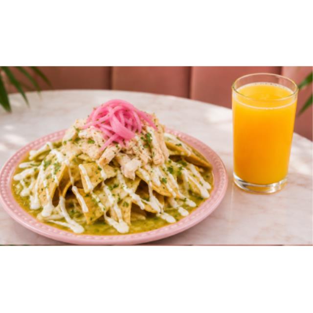CHILAQUILES VERDES + JUGO DE NARANJA