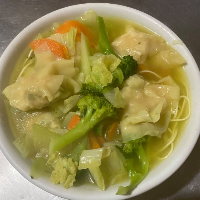 Sopa de Dumplings con Fideos