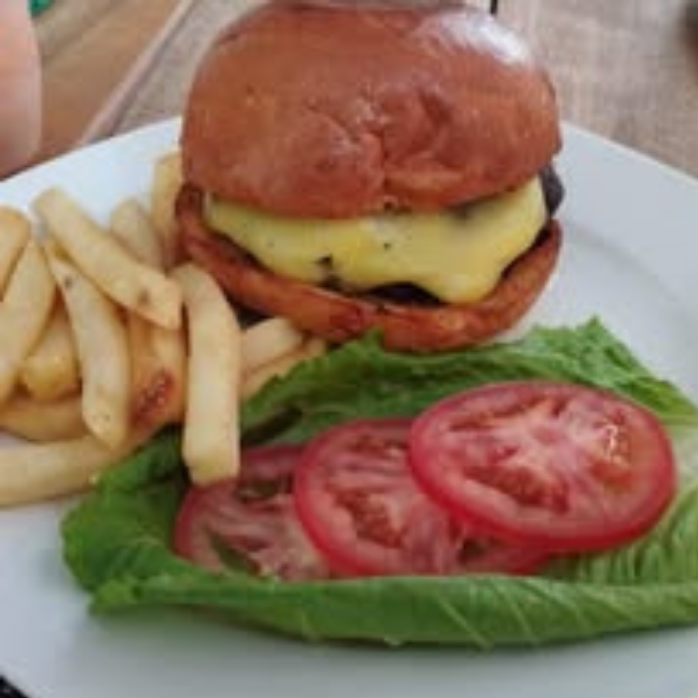 HAMBURGUESA DE CHAMPIÑONES AL AJILLO CON CHIPS