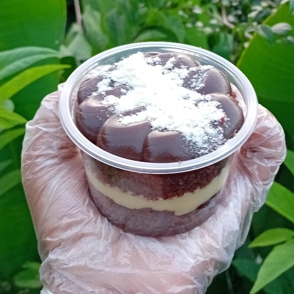 Deliciosa massa de chocolate 50% cacau + ( 1 camada de brigadeiro de ninho + 1 camada de brigadeiro tradicional).
Finalizado com leite ninho em pó.
Pote de 140ml
Peso aproximado de 135g
Porção individual