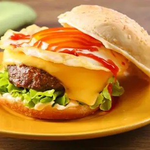 Hamburguer Simples, Ovo, Quiejo , Alface e tomate