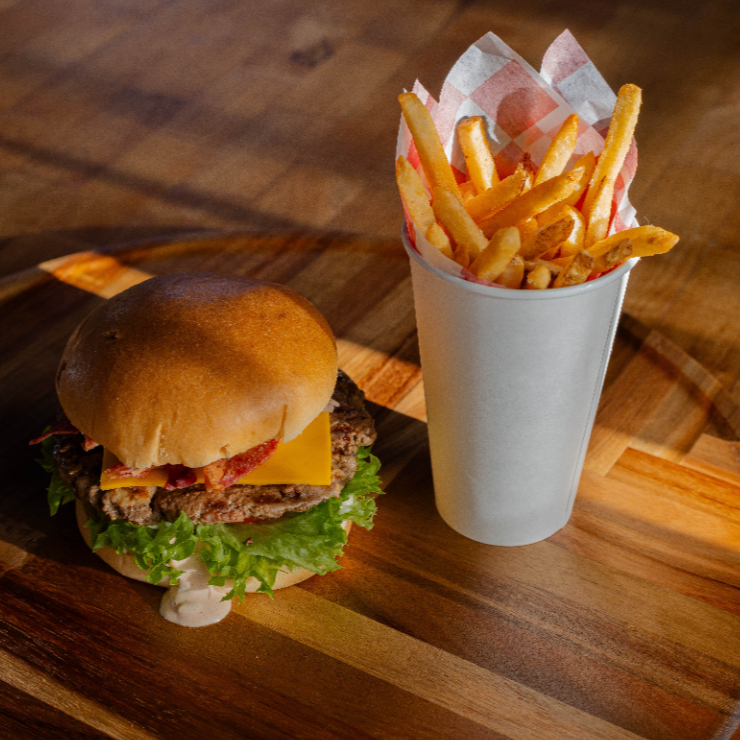 HAMBURGUESA COMBO PAPAS Y SODA.