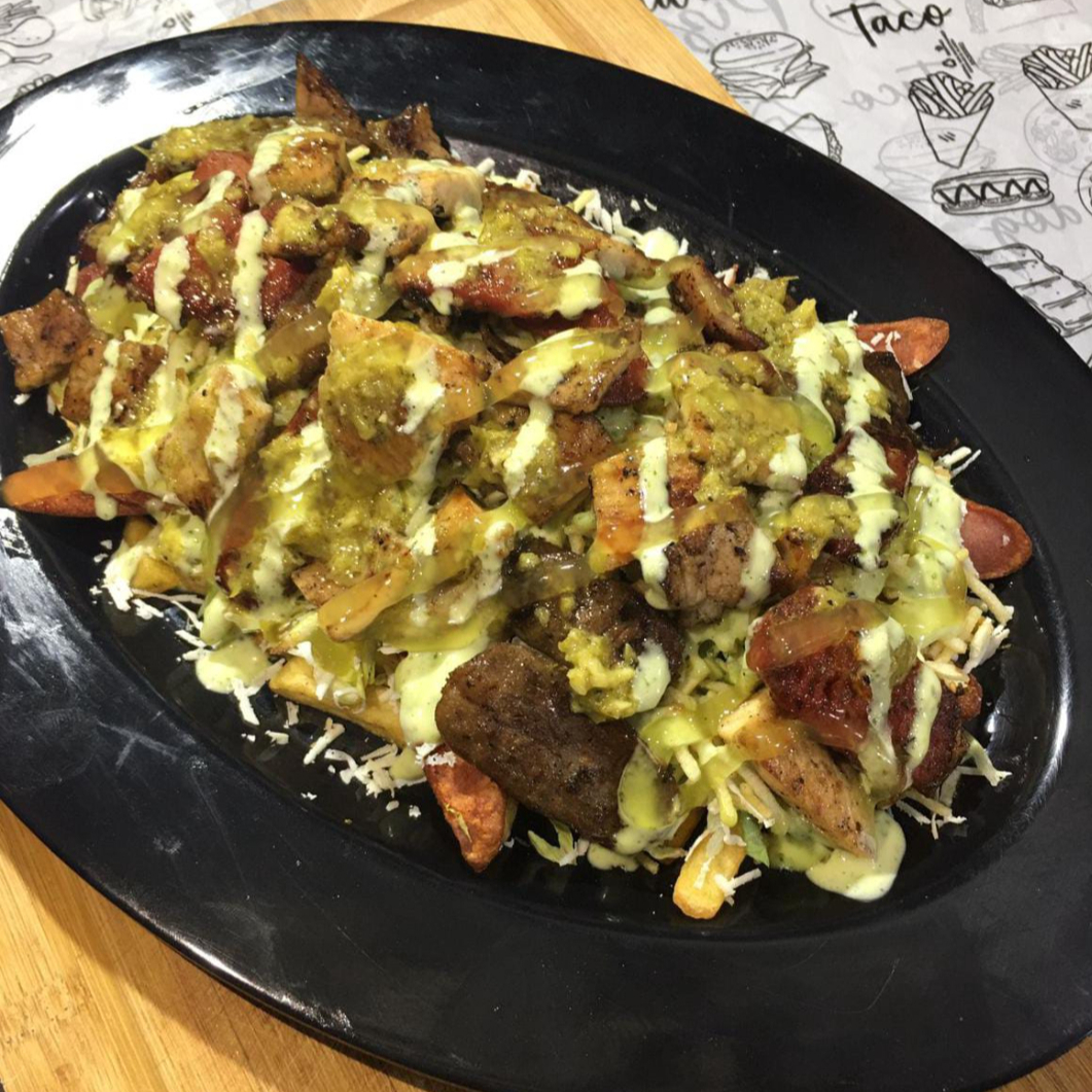 Salchipapa Mixta