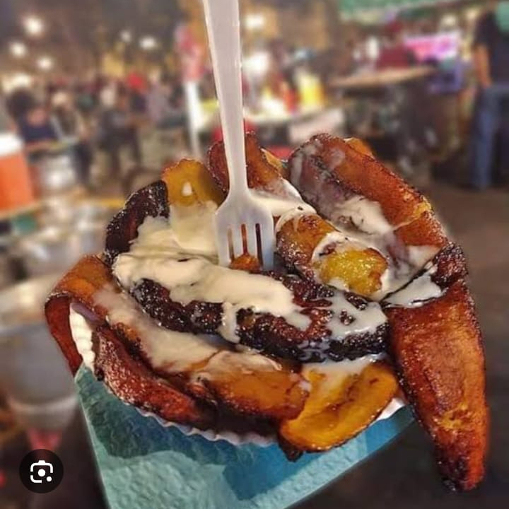 Platano Frito con Lechera y Chispitas
