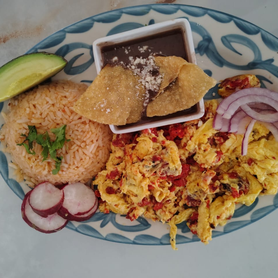 Huevos Revueltos con Chorizo