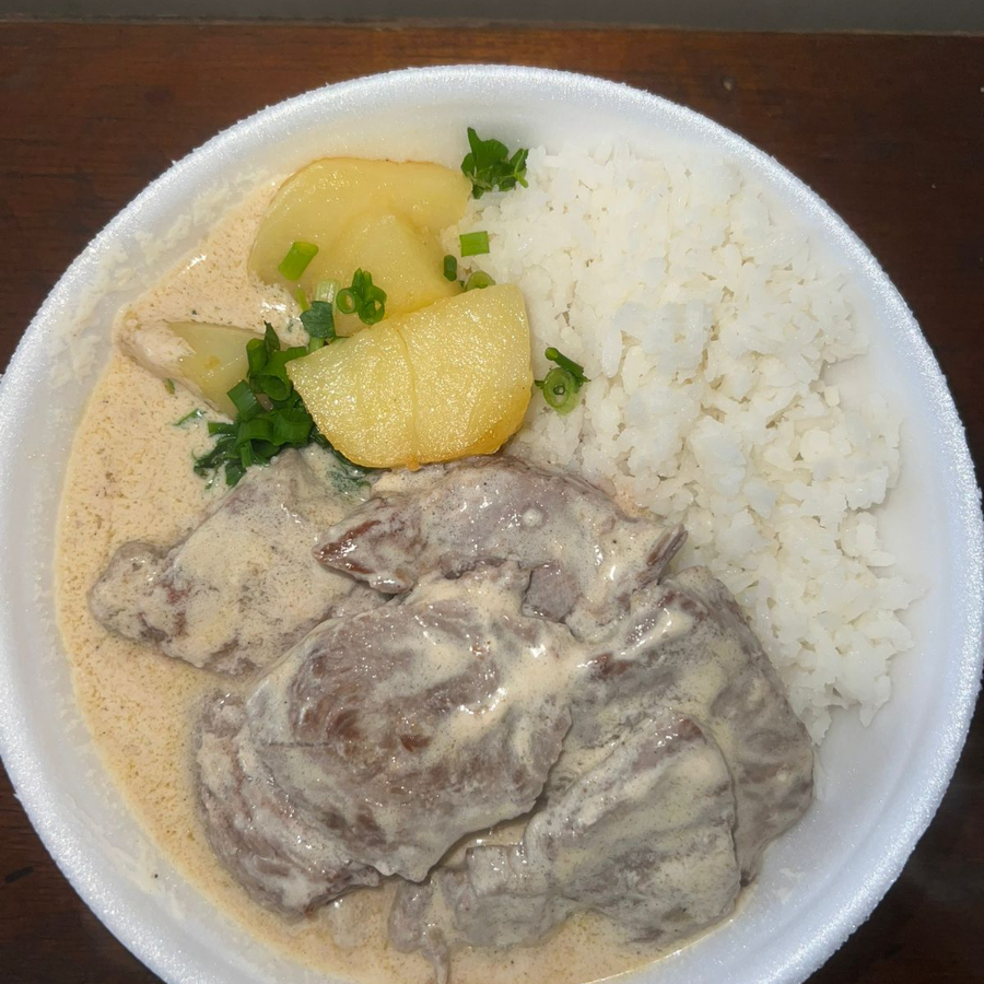 Acompanhamento: Arroz, Batata Soute, Salada e Bife ao Poivre.