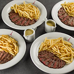 Quatro cortes nobres de carne bovina grelhada (600g no total), suculento e saboroso. Acompanha batatas fritas sequinhas e crocantes (1.200g) e nosso exclusivo molho secreto cremoso, preparado com 21 ingredientes (320g). Ideal para compartilhar!!

Obs.: Os produtos são pesados in natura e podem apresentar variação de peso e tamanho após o preparo.