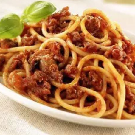 Spaguettis con carne + Gaseosa Manzana 250 Ml