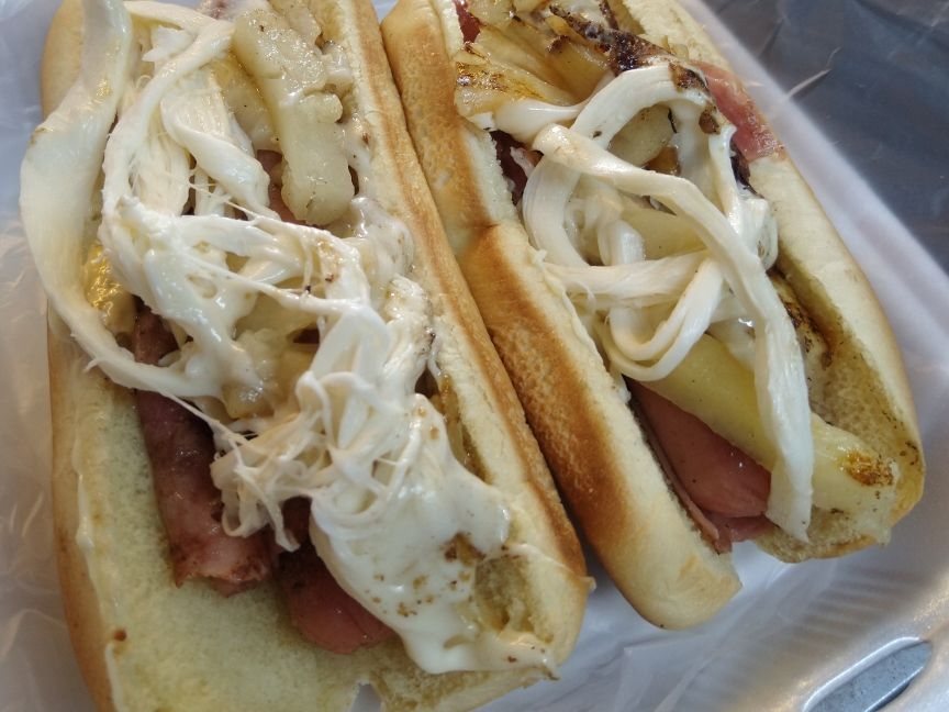 Hot dog hawaiano