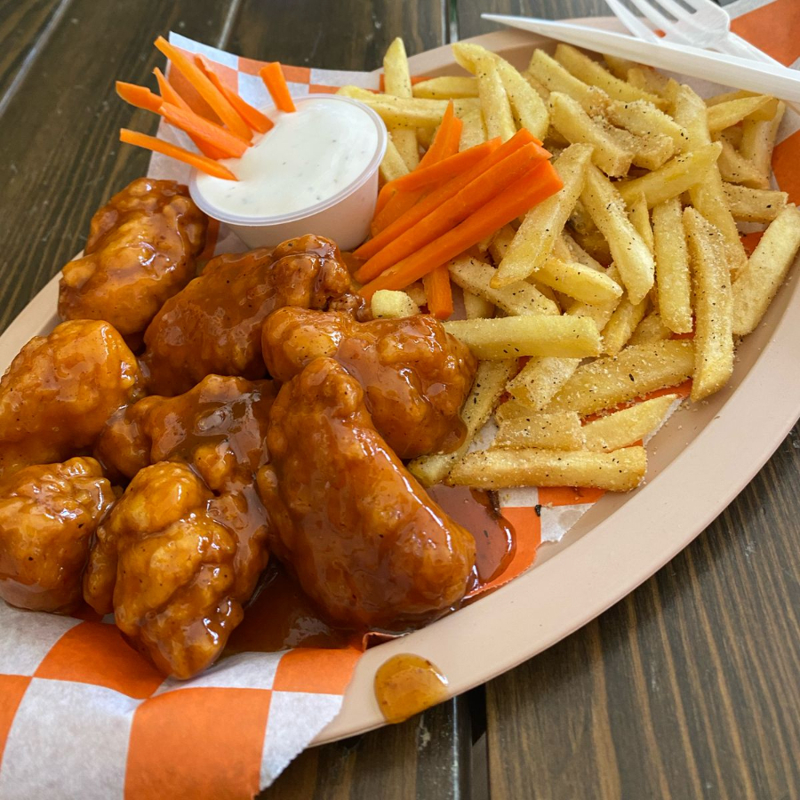 Alitas a la barbicure 6 piezas con papas