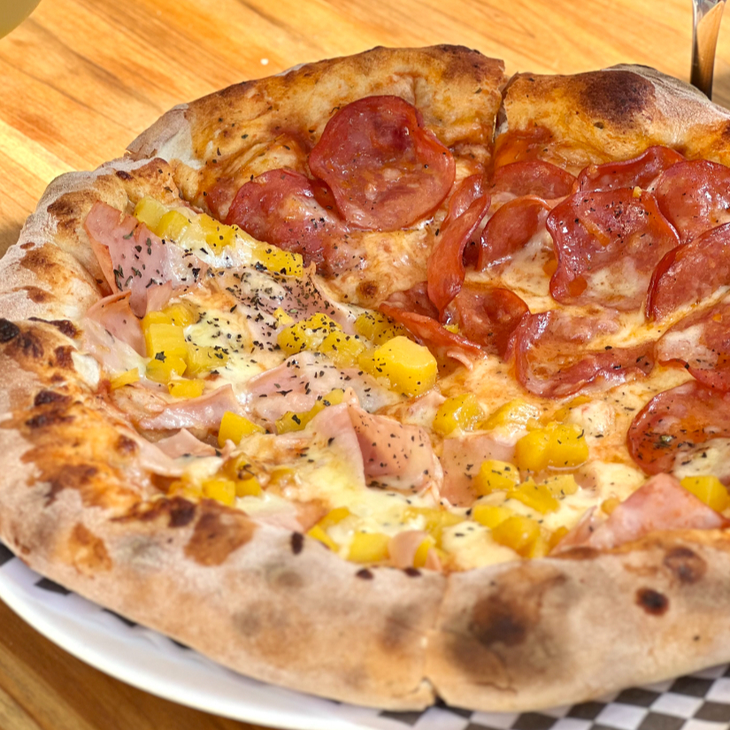 Pizza Combinada Mediana Haw/Pepp con Cocac 1.5 Lts