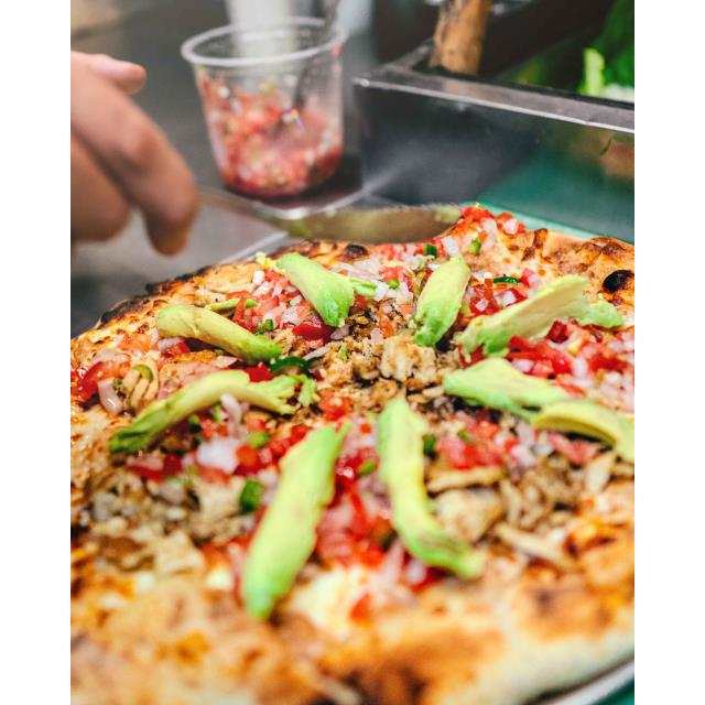 PIZZA PORK & CHEESE CON CARNITAS