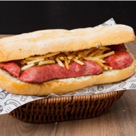 Sanguche Pan con Chorizo Parrillero