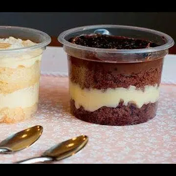 Comprando um bolo caseiro inteiro você pode receber o mini bolo de pote de brinde. Basta selecionar este item! *Válido um bolo por pedido.*  Sabores sujeitos a disponibilidade