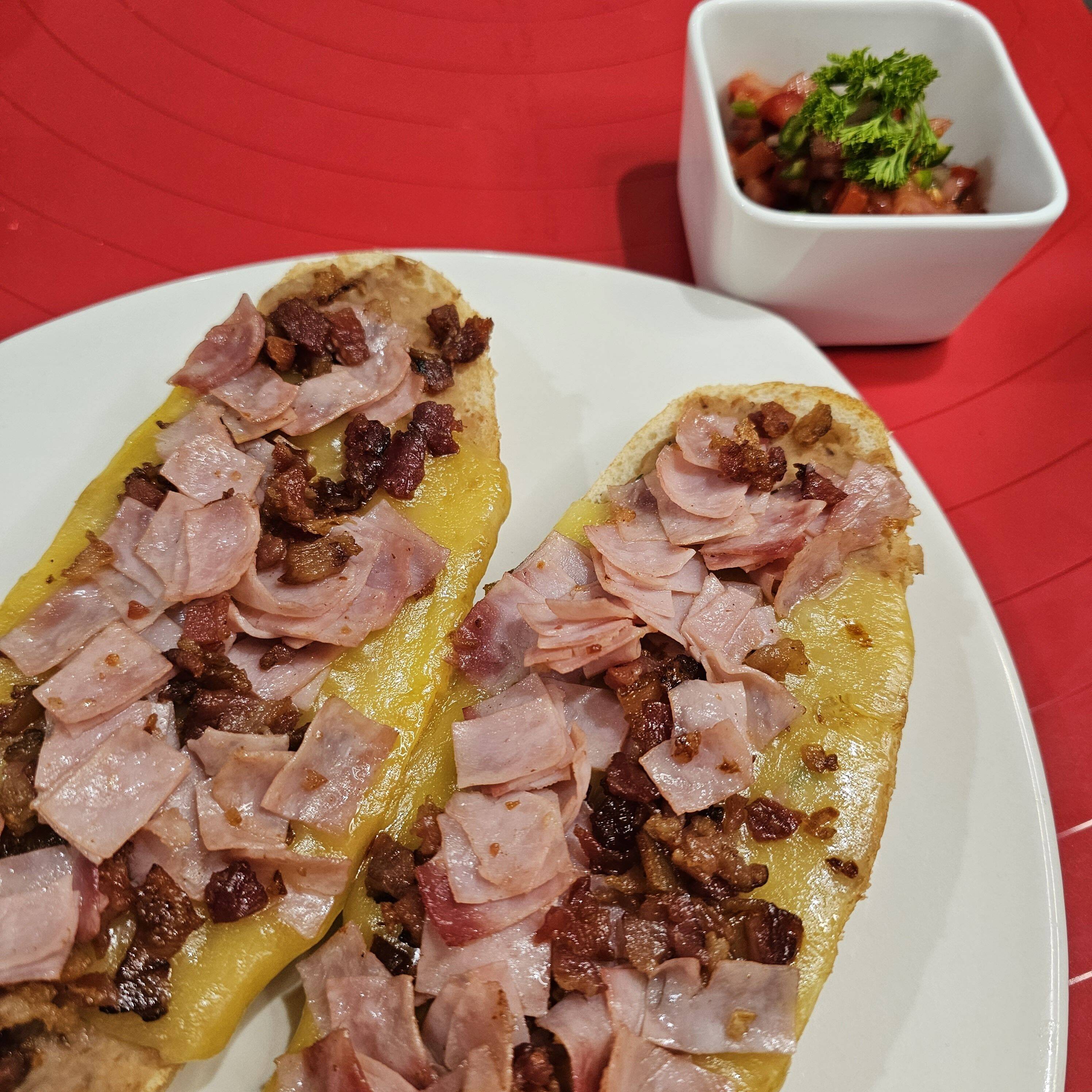 Molletes con Jamón 🥓