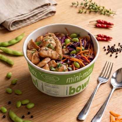 **nossos produtos são congelados. Salmão no mood oriental, molho especial com toque de shoyu, gengibre fresco ralado, arroz soltinho e legumes crocantes com edamame. Fresco, equilibrado e no flow certo pra qualquer momento. 22g de proteína Linha Mini – Max Para quem tem menos fome e quer uma refeição equilibrada. É muita nutrição com pouco volume. Receitas com 20 a 30 g de proteína