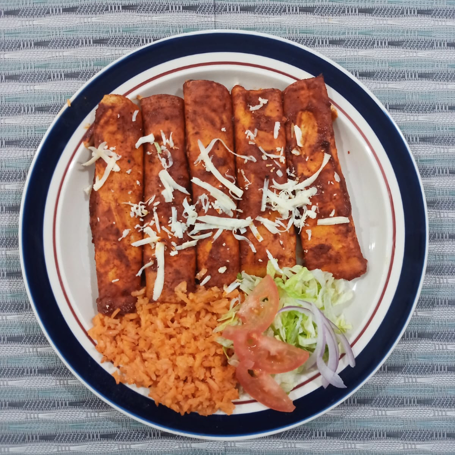 Enchiladas Rojas de Pollo