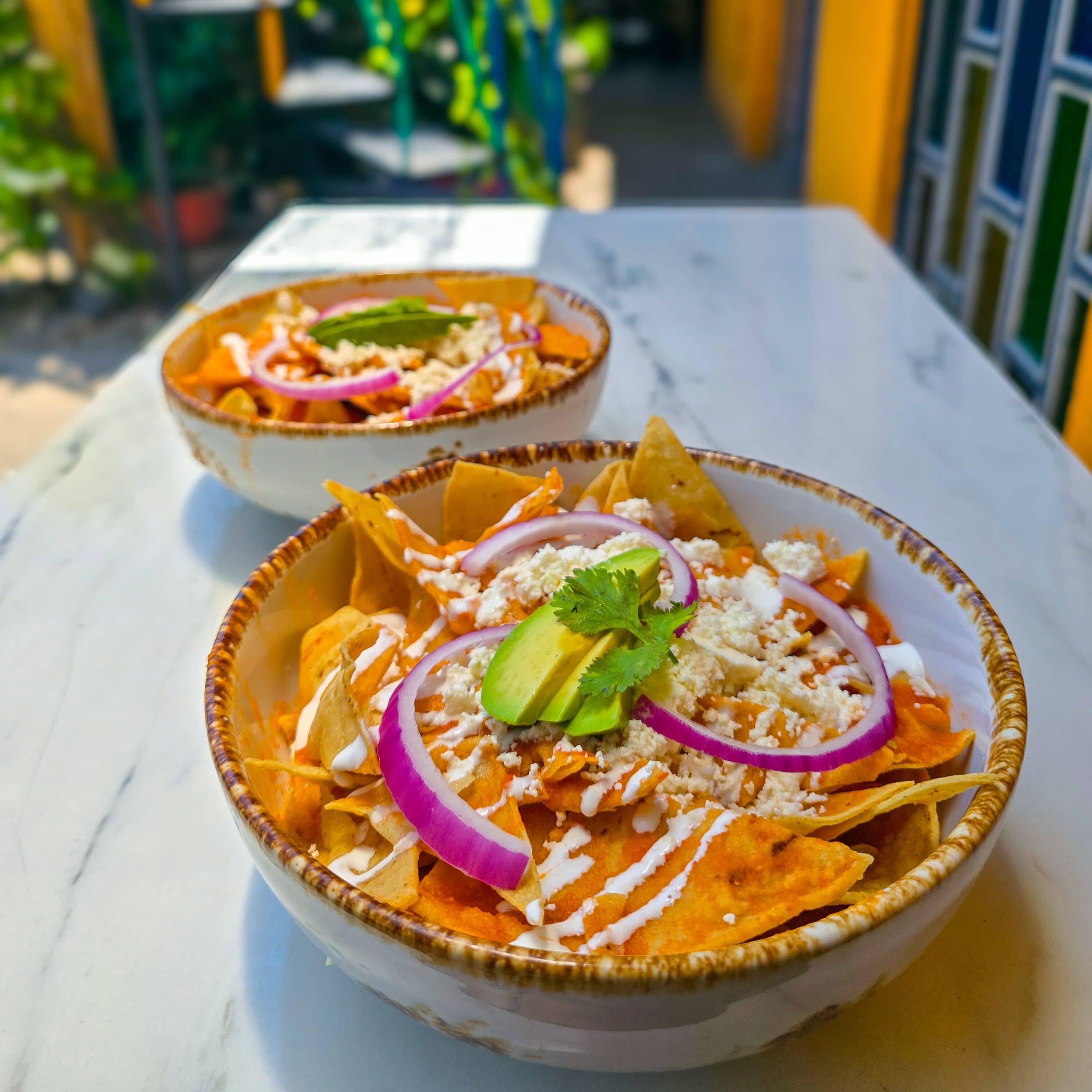 Combo chilaquiles+cafe + Fruta