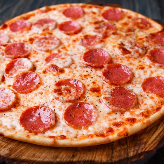 Pizza Mi Gente 12 Porciones + Postobon 1.5