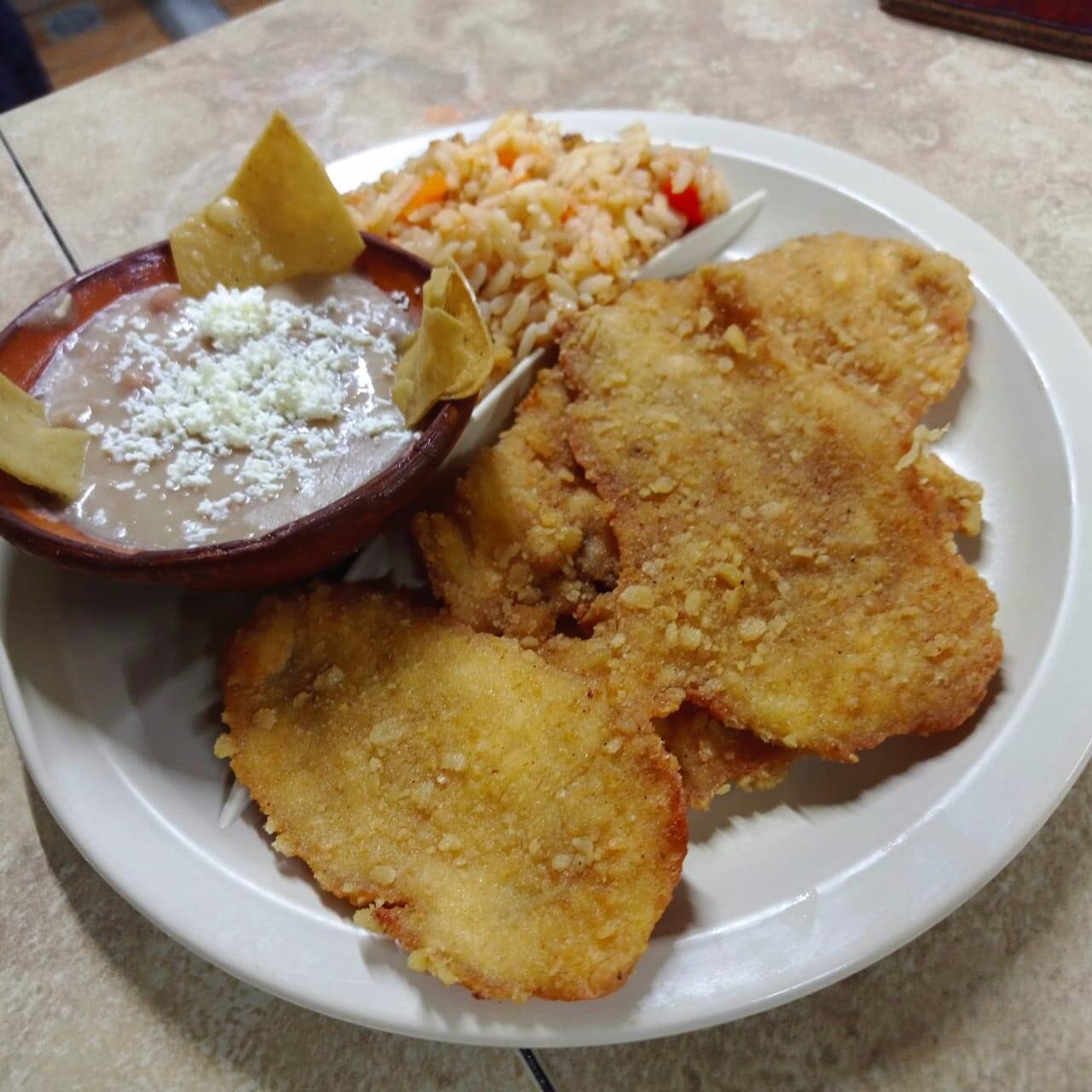 MILANESA DE POLLO EMPANIZADA
