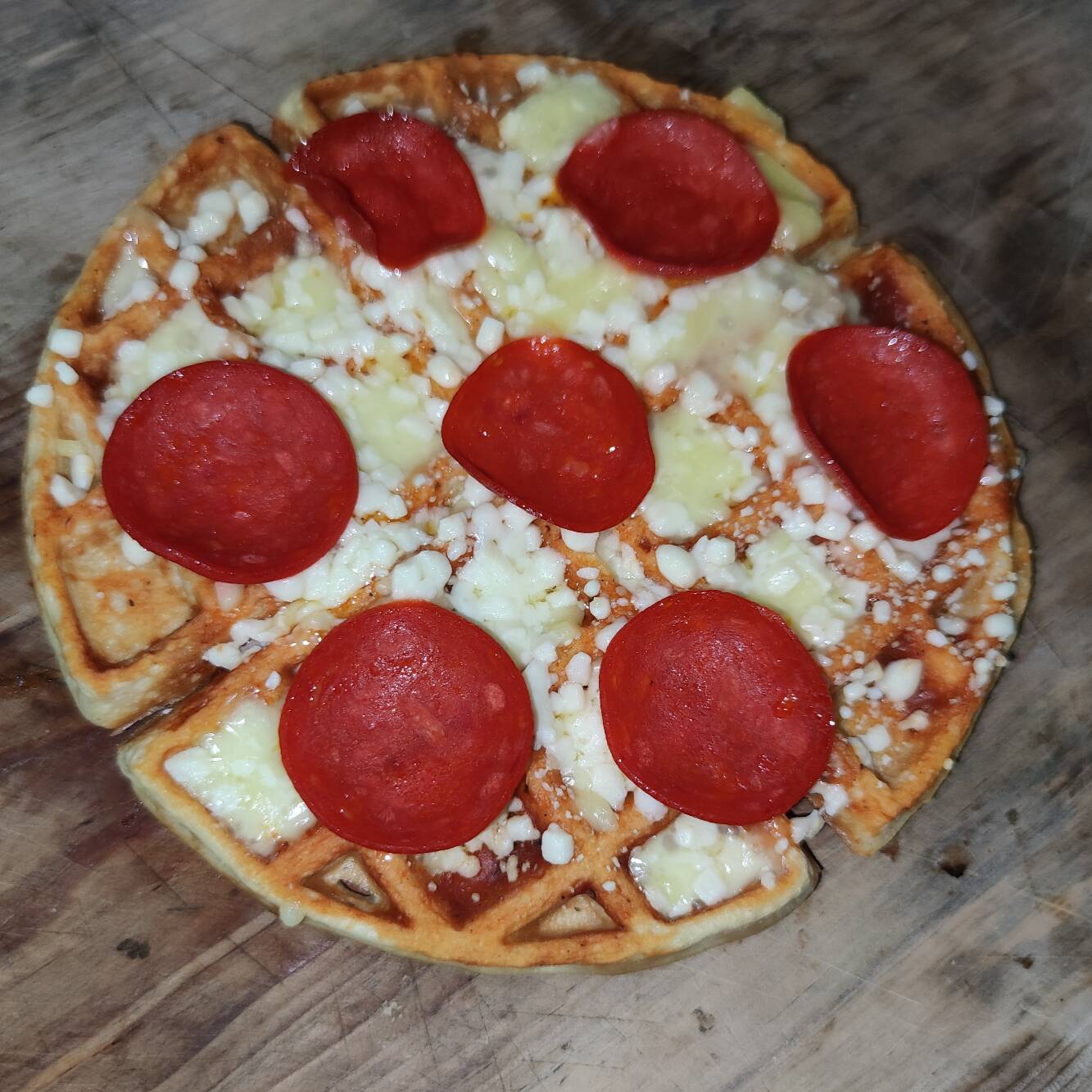 Waffle Pizza Peperoni