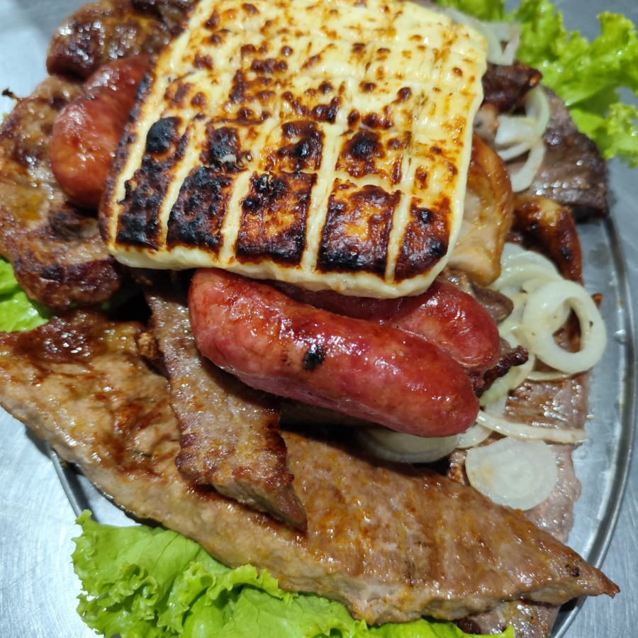 2 F. de Cupim 2 F. de Picanha - 2 F. de Carneiro - 2 F. Carne de Sol Coração de Frango - 2 Frangos - 2 Toscanas. Acompanha: 02 F. Tropeiro - 02 Arroz - 01 Macarrão - 01 Maionese - 01 Vinagrete 01 porção de Batata Frita - 01 porção de Purê de Batata - 01 queijo coalho