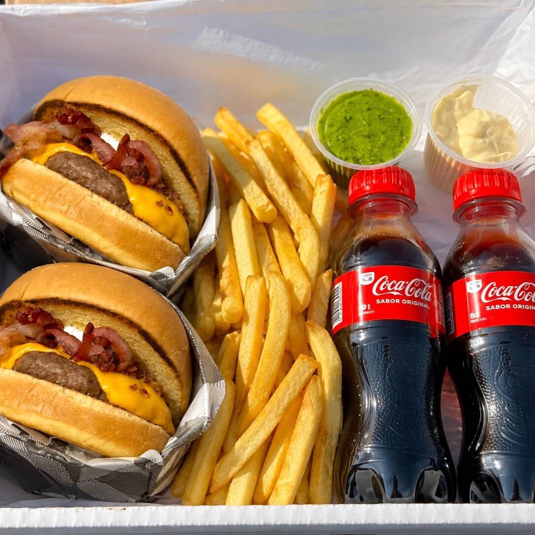 Promoção combo Casal 2 Smash Bacon+Batata+2 refrigerante 200ml+molho especial