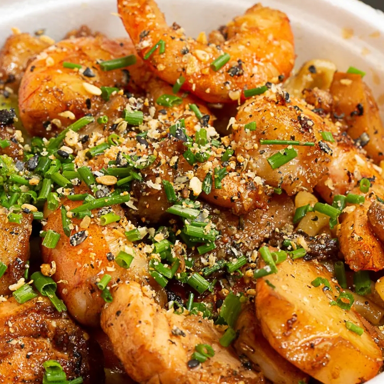 Massa Nissin, Salmão , Peixe branco, Camarão ,e Legumes em um delicioso molho especial finalizado com ceboliha e gergelim