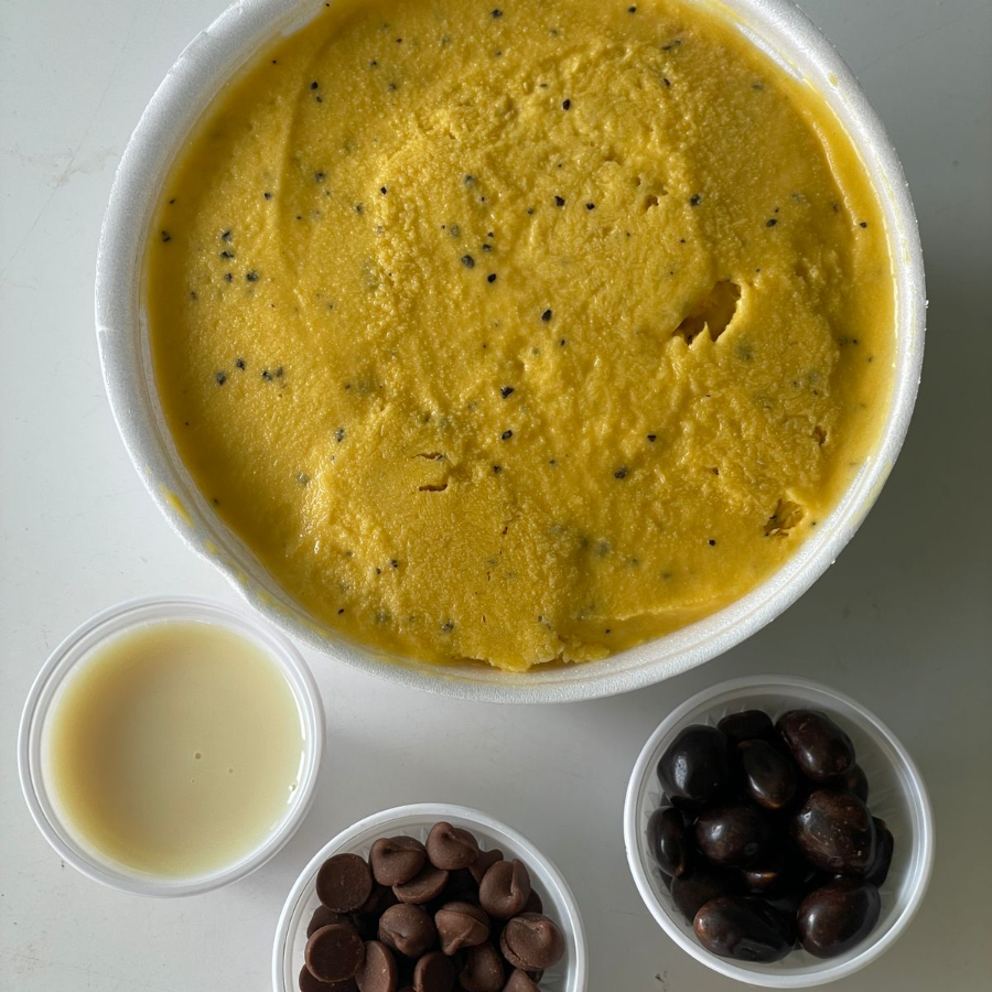 Tigela de Açaí de 500 Ml personalizável com três itens à sua escolha, complementado com dois deliciosos cremes.