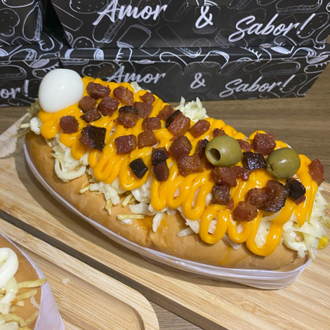 Acompanha: Pão, Salsicha ou Linguiça, Molho, Milho, Ervilha, Molho da Casa, Batata Palha, Queijo Mussarela, Cheddar ou Catupiry, Bacon e Ovo de Codorna.