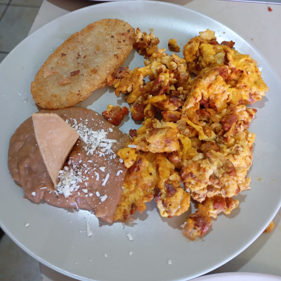 Huevos al gusto + Café + Pan Dulce