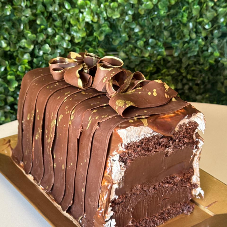 Massa de chocolate Recheio de brigadeiro meio amargo