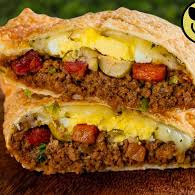 Pastel Carne com Mussarela, Bacon, Milho, Azeitona, Catupiry