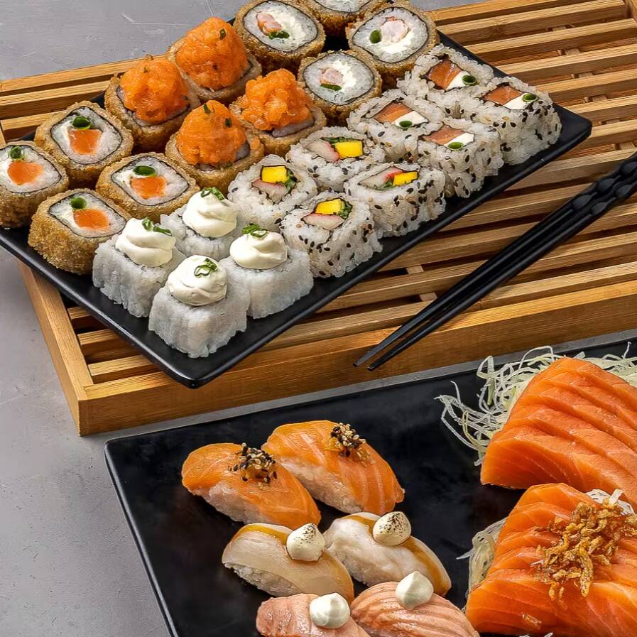 4 Roll Hot Philadelphiatartar, 4 Roll Hot Philadelphia, 4 Hot de camarão, 4 Roll Philadelphia, 4 Roll skin sour, 4 Roll Califórnia, 2 Sushi Salmão gengibre e gergelim, 2 Sushi creeam cheese trufado, 2 Sushi tilapia sour, 5 Sashimi salmão gengibre confit, 5 sashimis de salmão.