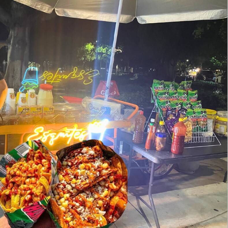 Tostilocos con Elote
