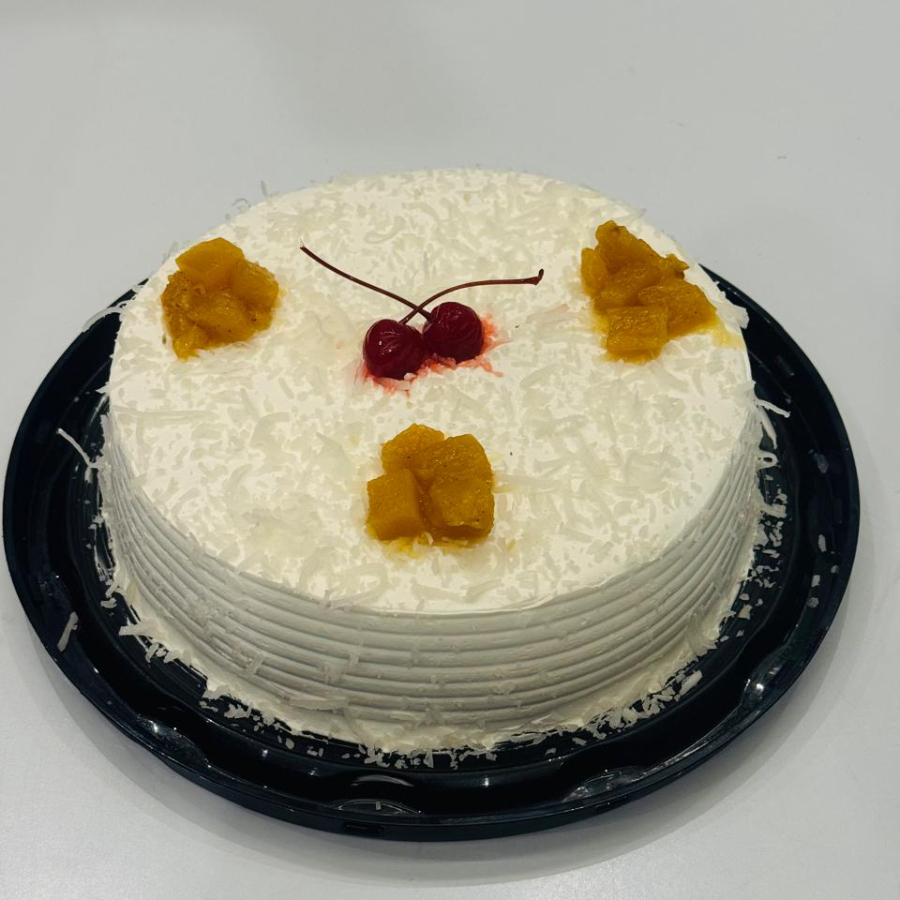 SERVE EM MEDIA 8 PESSOAS. MASSA BRANCA COM RECHEIO DE BEIJINHO E PEDAÇOS DE ABACAXI