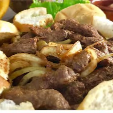 Contra Filé acebolado, maionese, pão francês fatiado, vinagrete Serve 4 pessoas