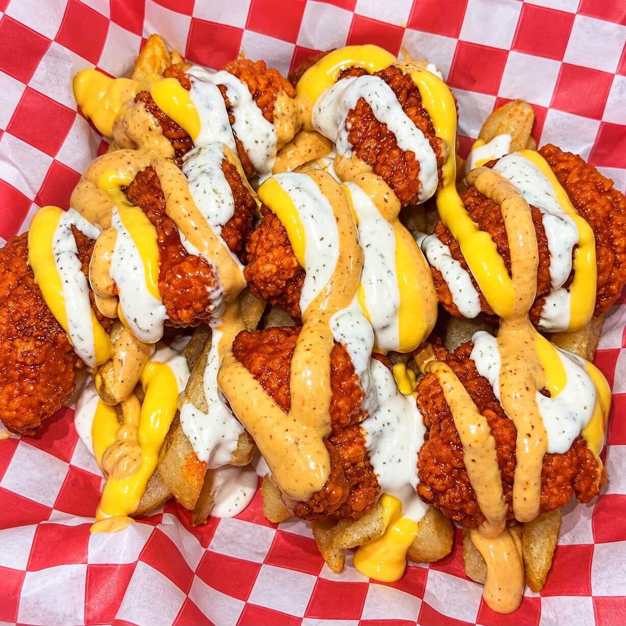 BONELESS CHESSE FRIES CHICOS