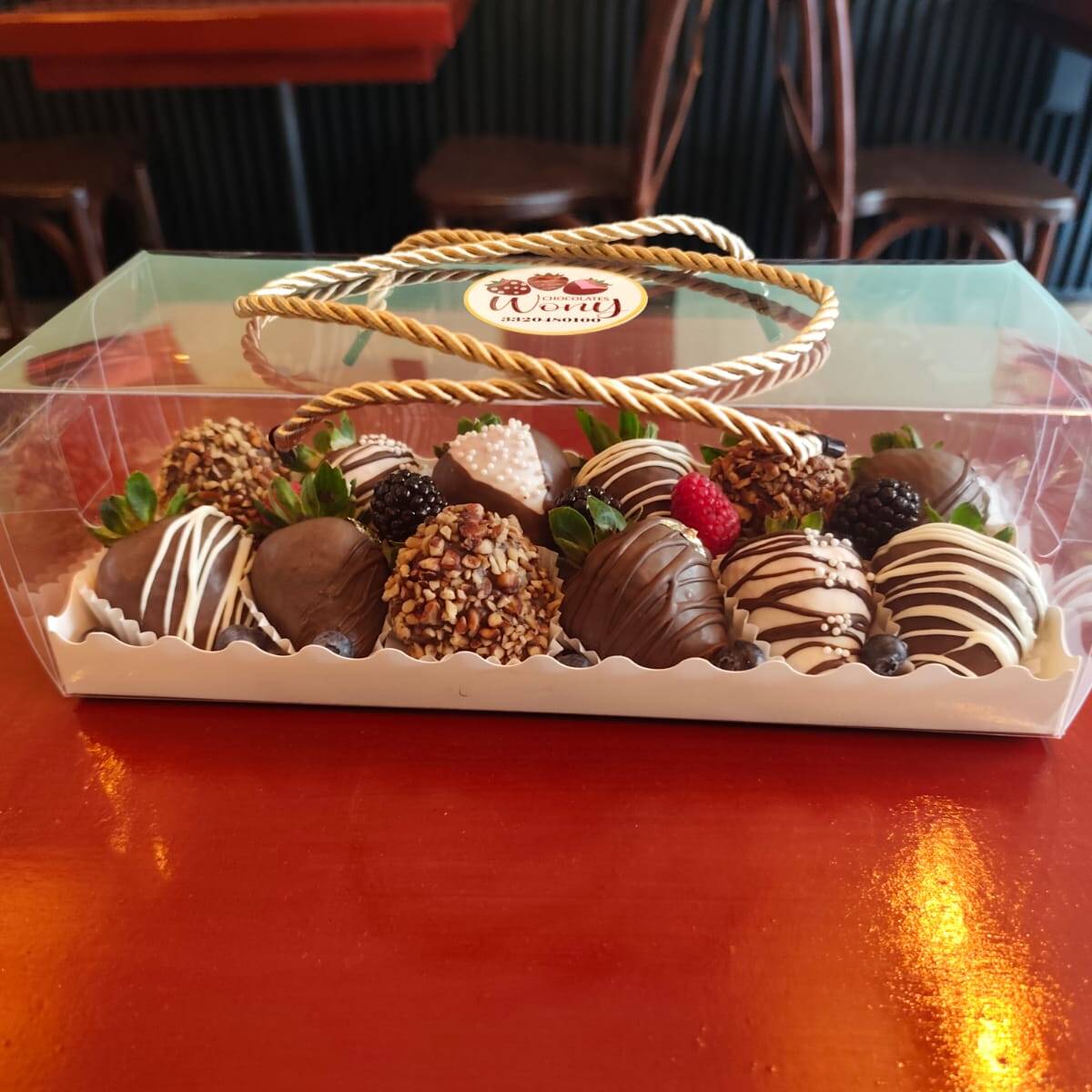 Arreglo 12 Fresas de Chocolate para Regalo
