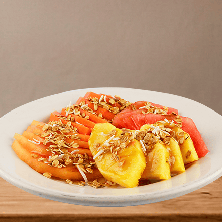 Plato de Frutas con Miel y Granola