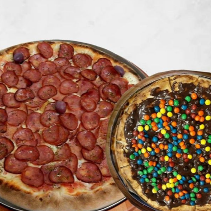 Escolha uma pizza salgada mais uma doce para complementar a refeição! Corra, melhor pizza da cidade!
