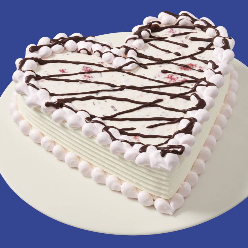 Pastel Blizzard® Treat Fresa con KitKat® en trozos