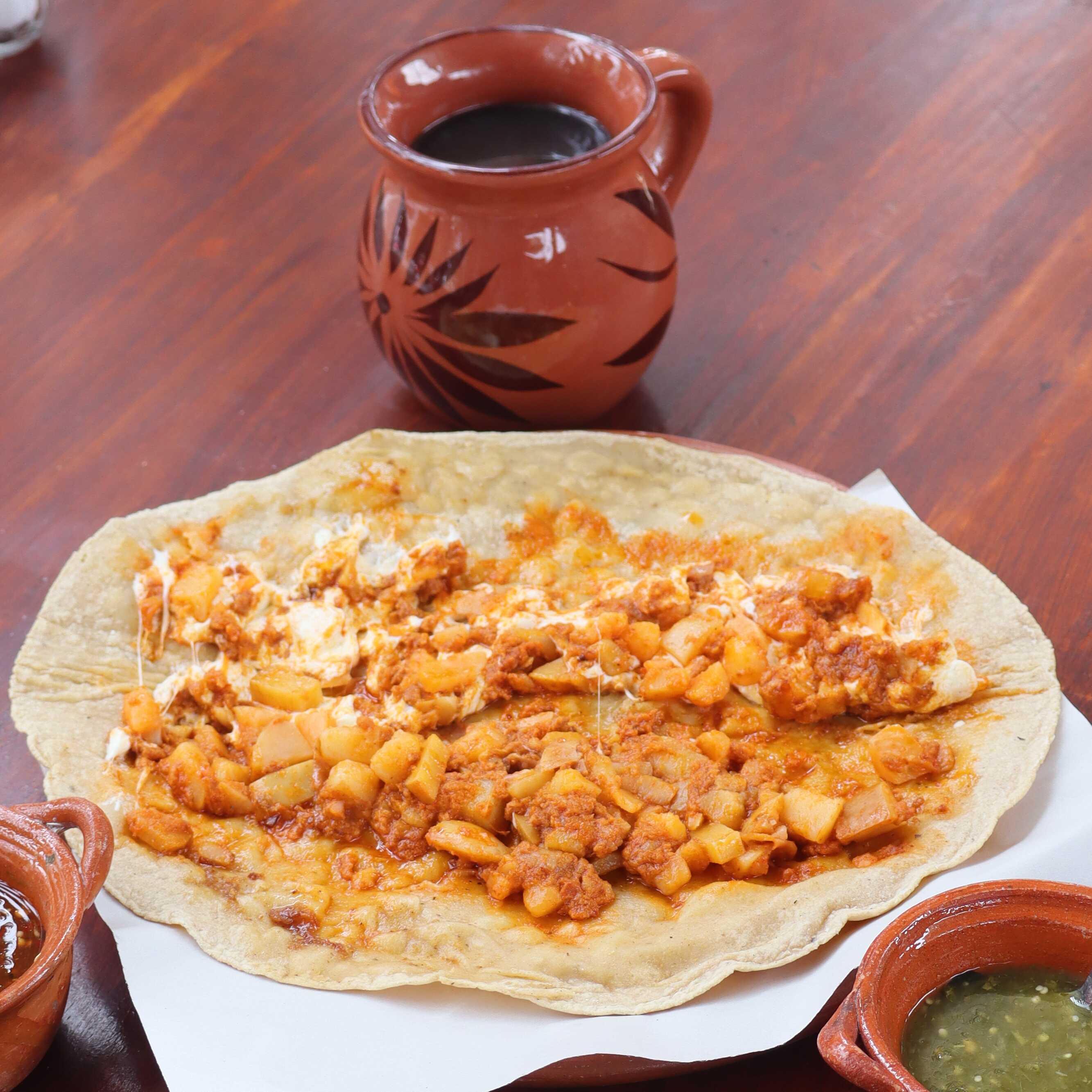Empanada de Papa con Chorizo