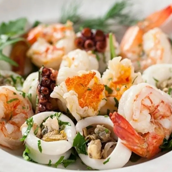 Camarão, salmão, lula e peixe branco ao molho cítrico, cebola roxa e pimenta biquinho (200 g)