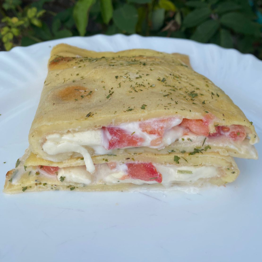 Queijo minas e tomate.