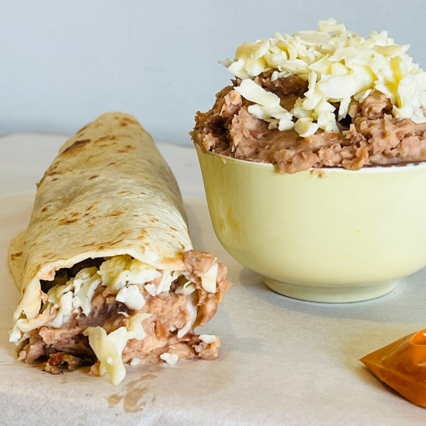 Burrito de Frijoles con Queso