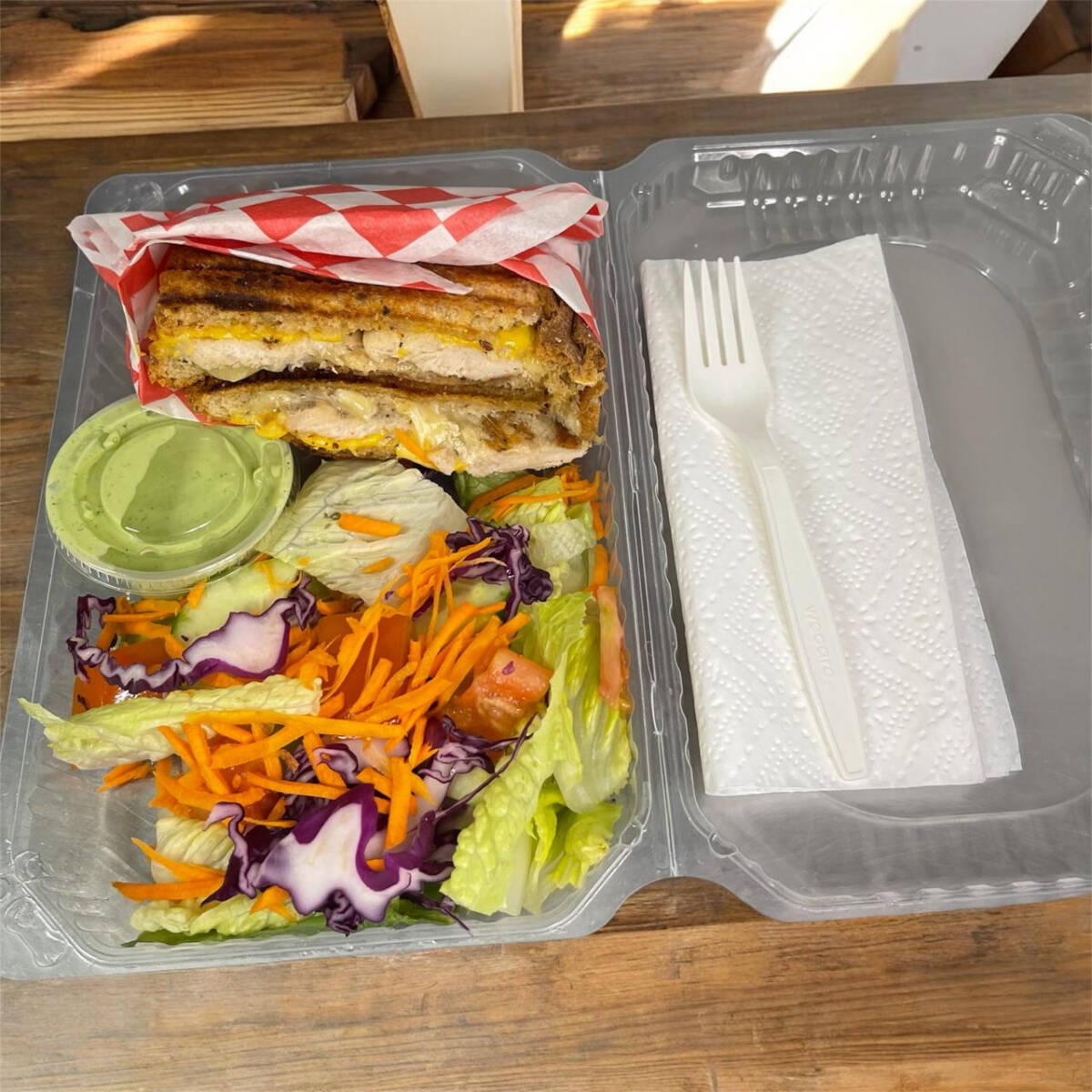 Panini Doble Queso & Pollo Asado Incluye Ensalada