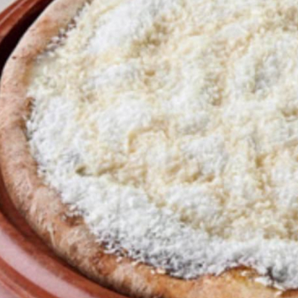 Massa artesanal,chocolate branco,coco ralado.