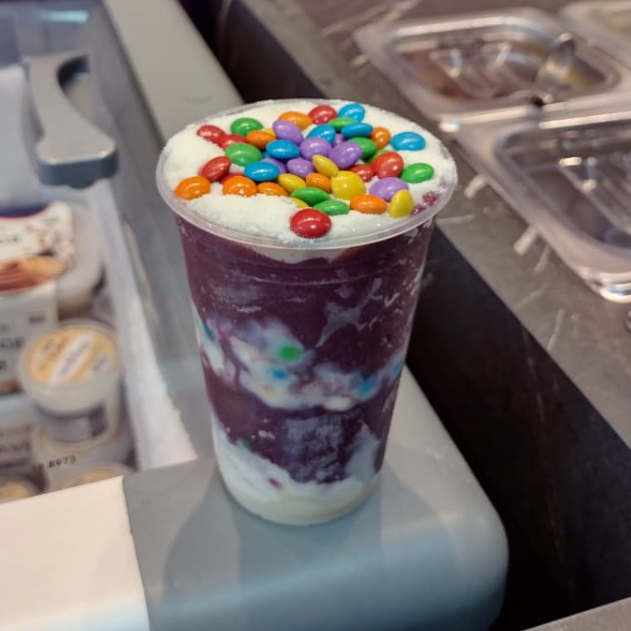 300ml Açai + Leite Condensado + Leite em pó + Confetti + Bala Fini (Dentadura / Ursinho / Jujubas)