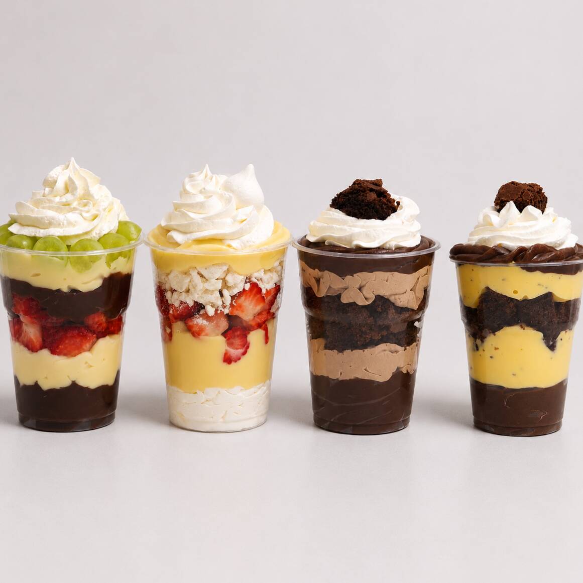 Cremosos, bem recheados e preparados na hora. Ideal para quem quer experimentar mais sabores e pagar menos no conjunto. Escolha seus sabores preferidos, são 4 copos de +-250ml bem recheados.